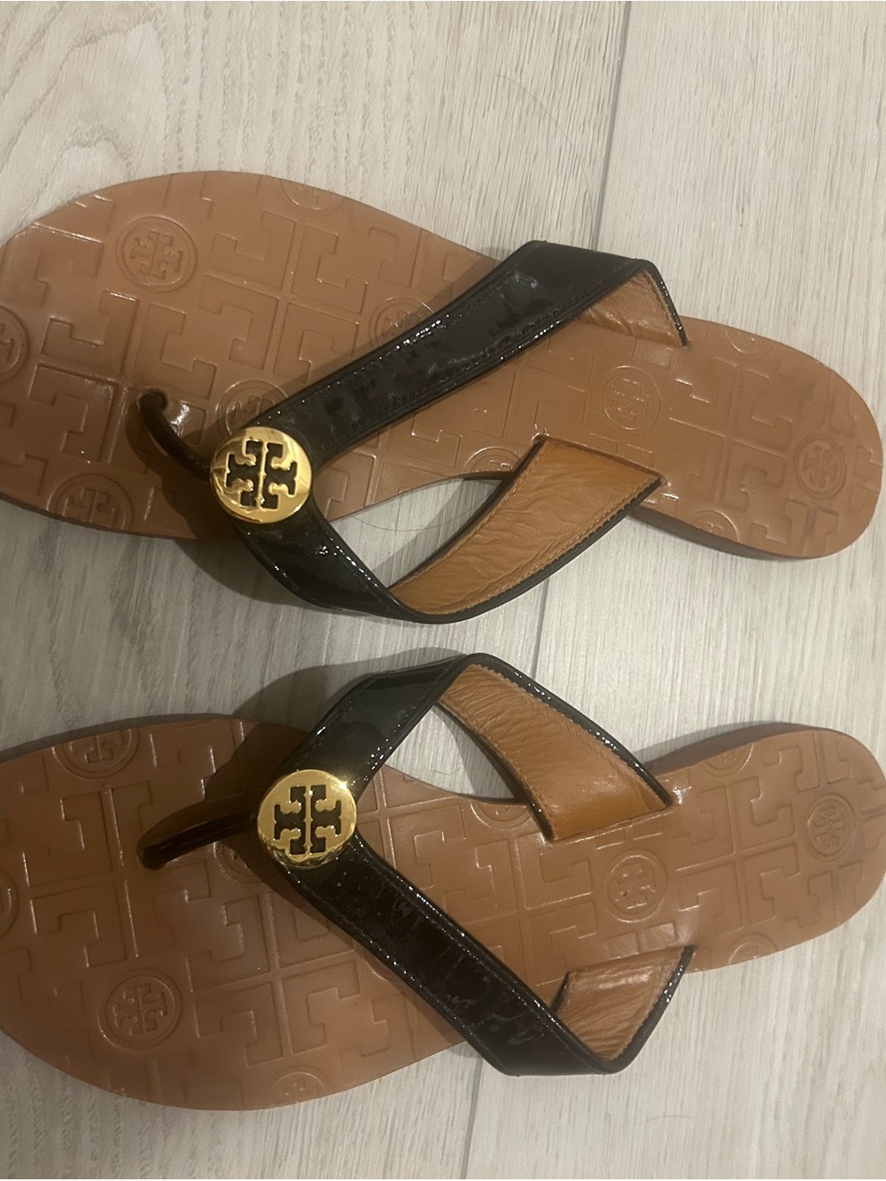 Tory Burch Black Patent and Brown Leather Logo Thong Sandals